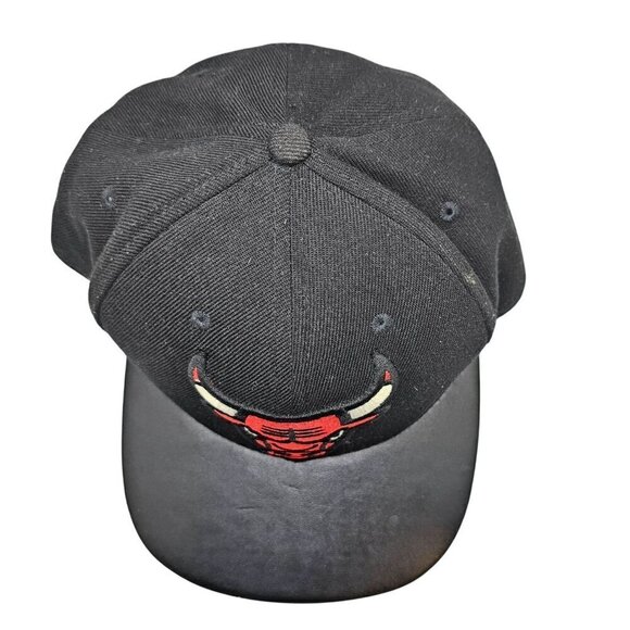Chicago Bulls Mitchell & Ness Snapback Hat Black & Red Embroidered Bull Logo Sna - Picture 3 of 13